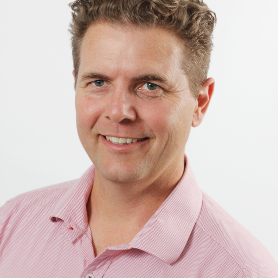 Portrait of Dr Wade McFarlane